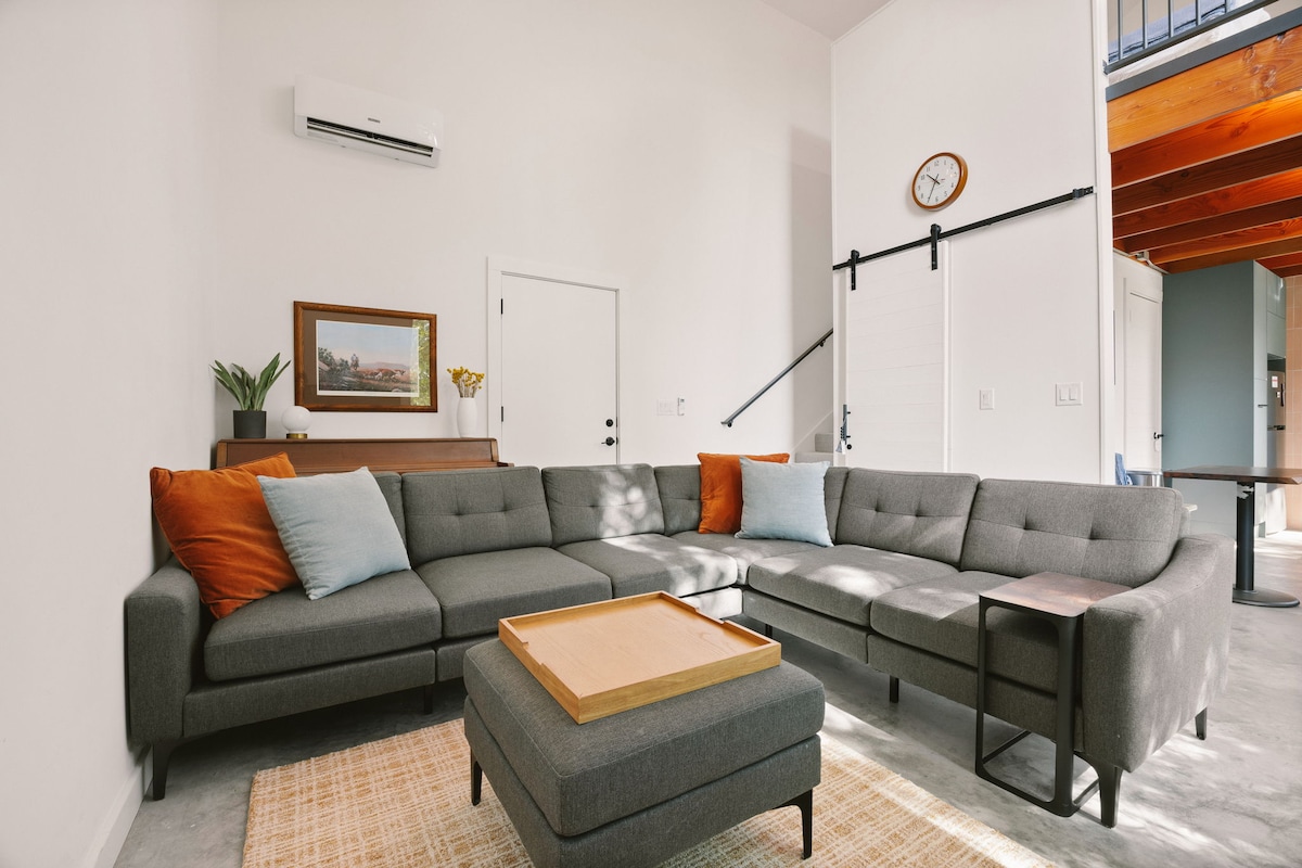 Stylish 1BR Casita w/King Bed + Cowboy Pool