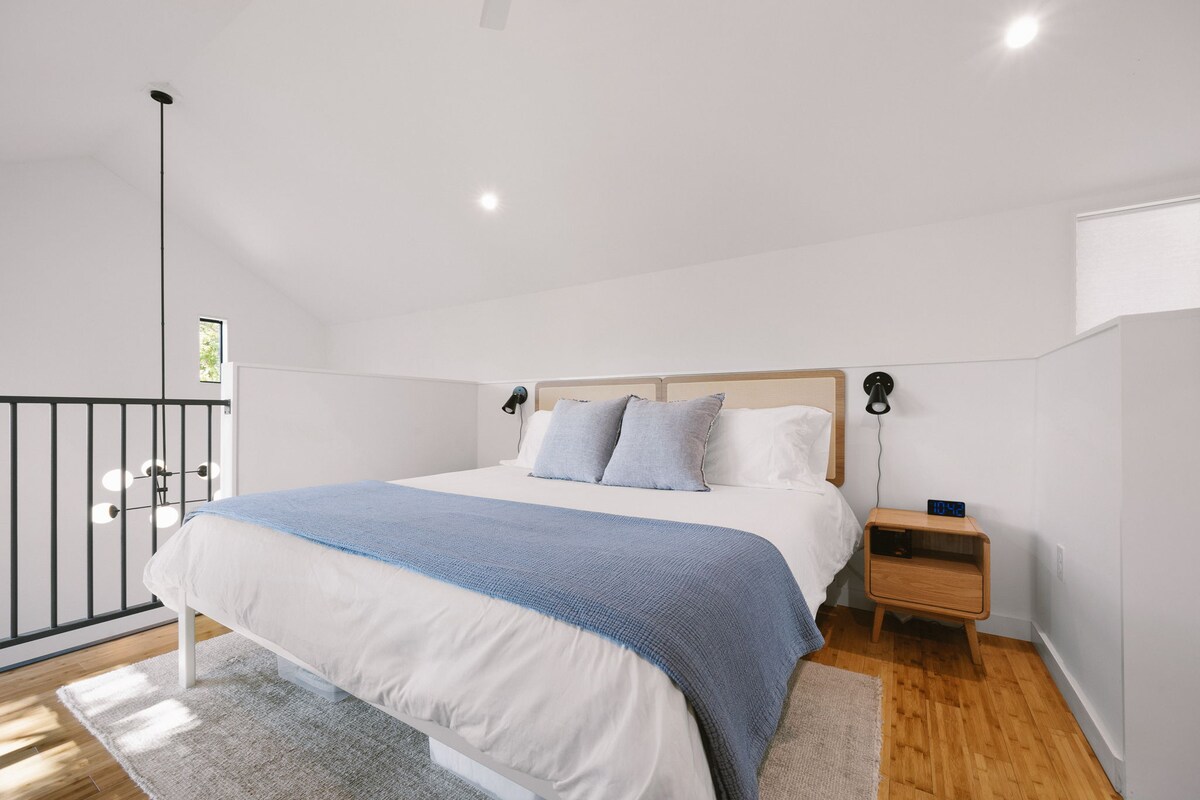 Stylish 1BR Casita w/King Bed + Cowboy Pool