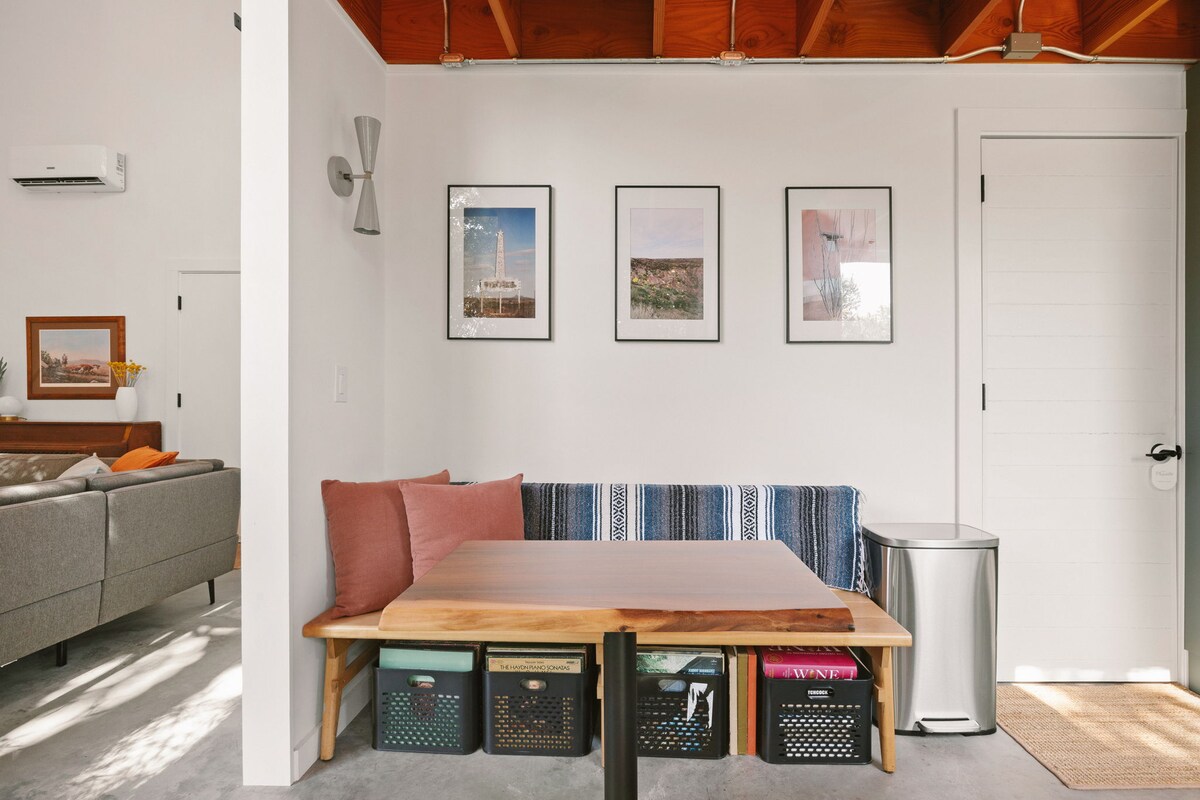 Stylish 1BR Casita w/King Bed + Cowboy Pool