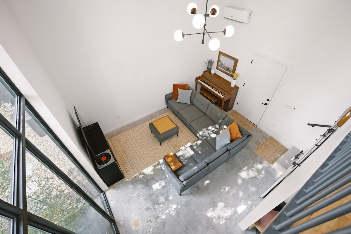 Stylish 1BR Casita w/King Bed + Cowboy Pool