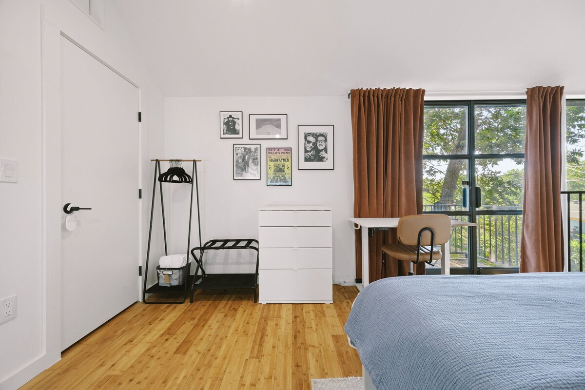 Stylish 1BR Casita w/King Bed + Cowboy Pool