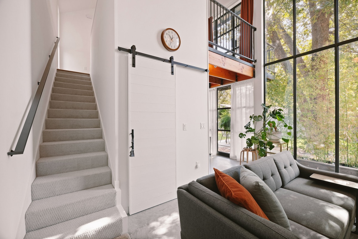 Stylish 1BR Casita w/King Bed + Cowboy Pool