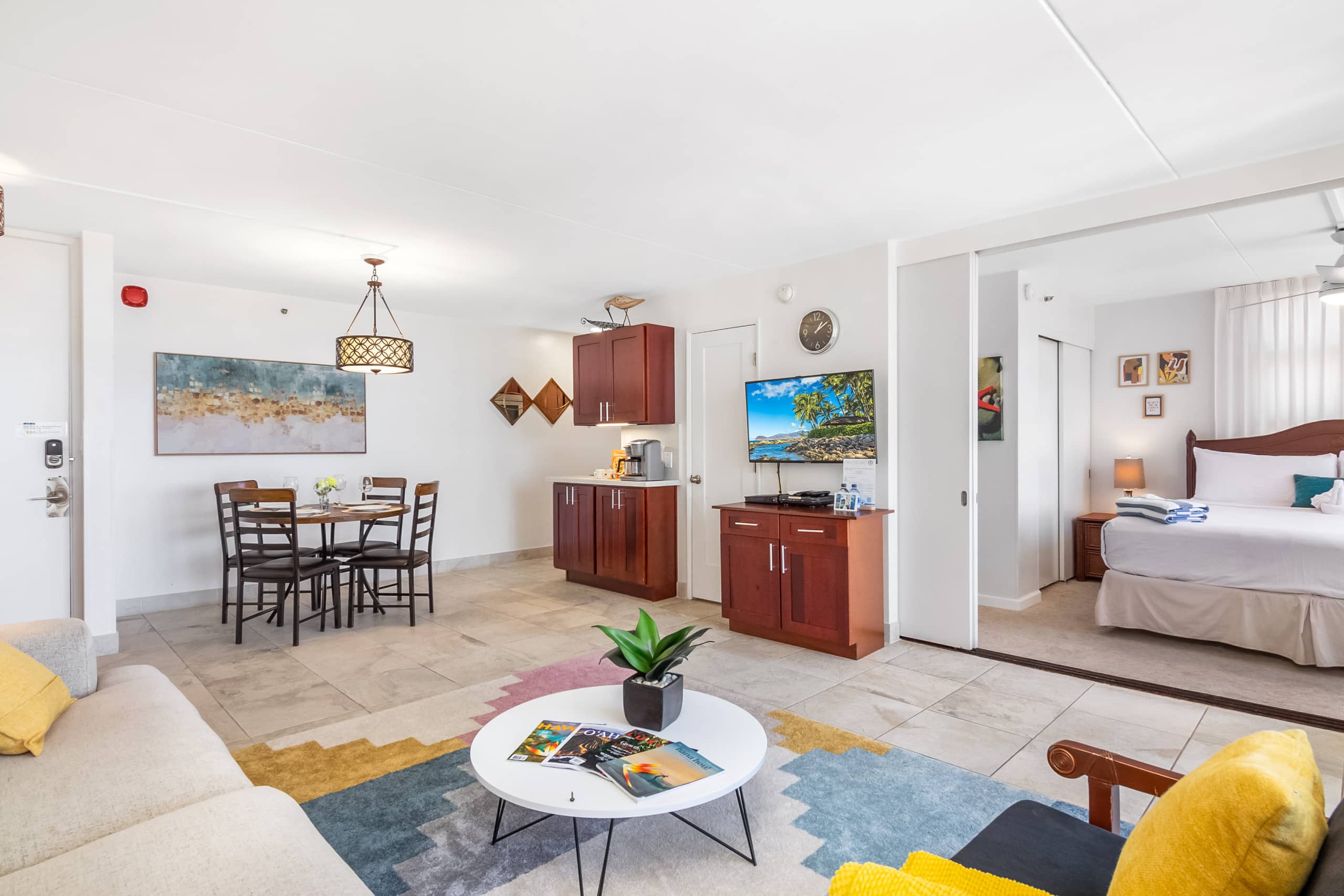 Condo in Honolulu · ★5.0 · 1 bedroom · 2 beds · 1 private bath - Image 7