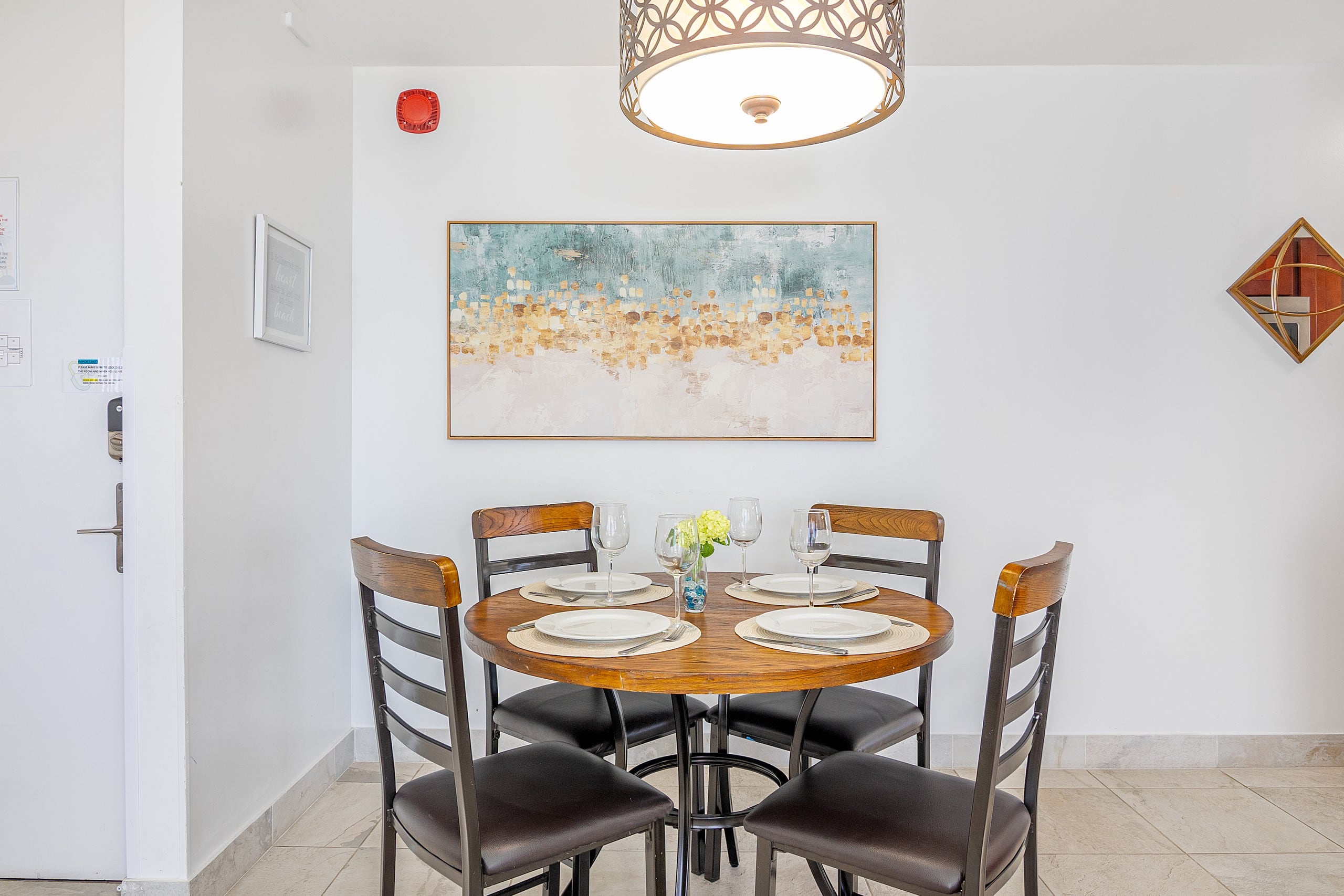Condo in Honolulu · ★5.0 · 1 bedroom · 2 beds · 1 private bath - Image 25