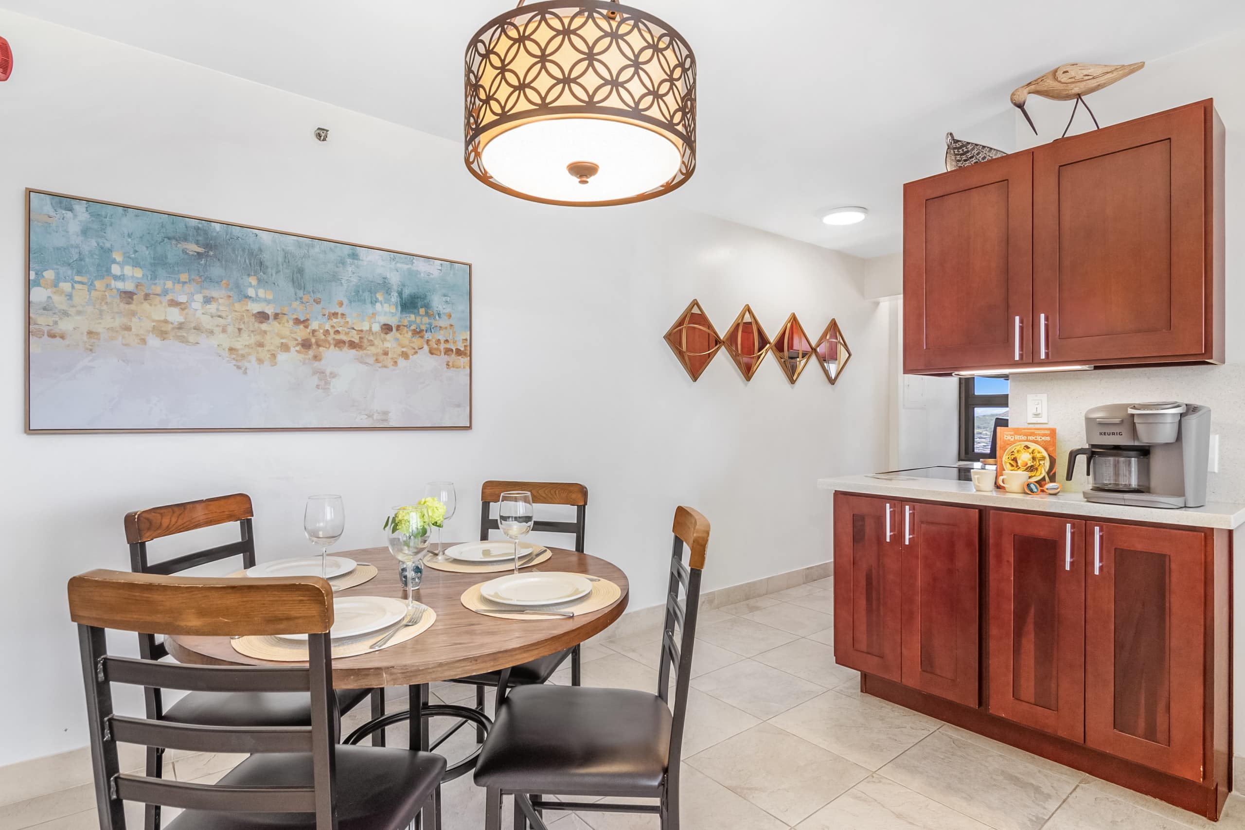 Condo in Honolulu · ★5.0 · 1 bedroom · 2 beds · 1 private bath - Image 26