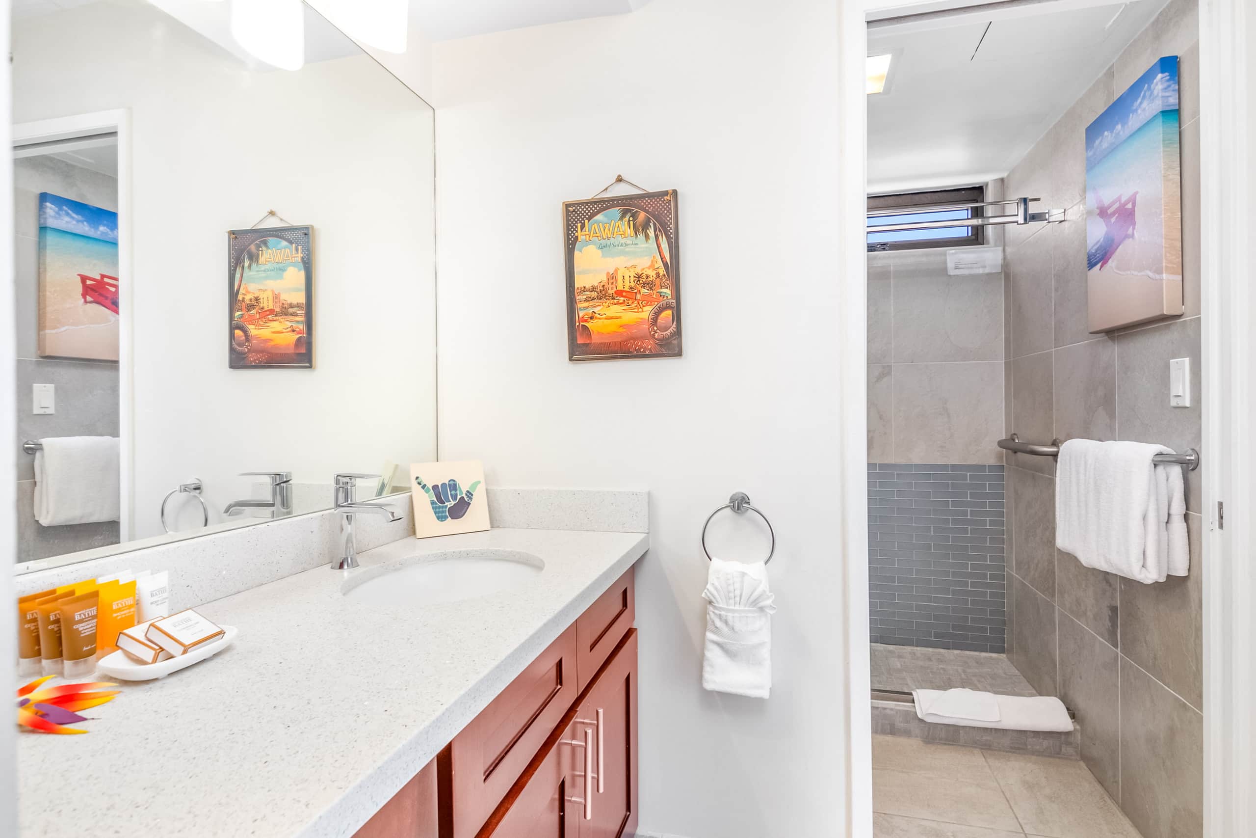 Condo in Honolulu · ★5.0 · 1 bedroom · 2 beds · 1 private bath - Image 36