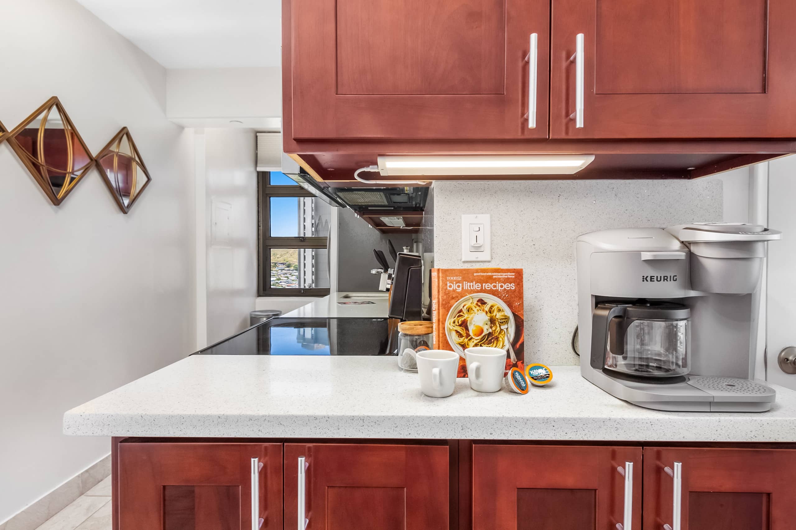 Condo in Honolulu · ★5.0 · 1 bedroom · 2 beds · 1 private bath - Image 18