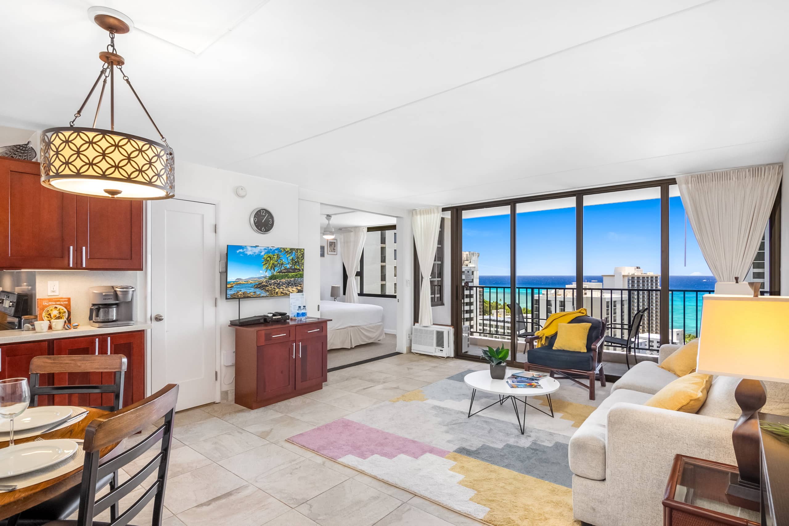 Condo in Honolulu · ★5.0 · 1 bedroom · 2 beds · 1 private bath - Image 3