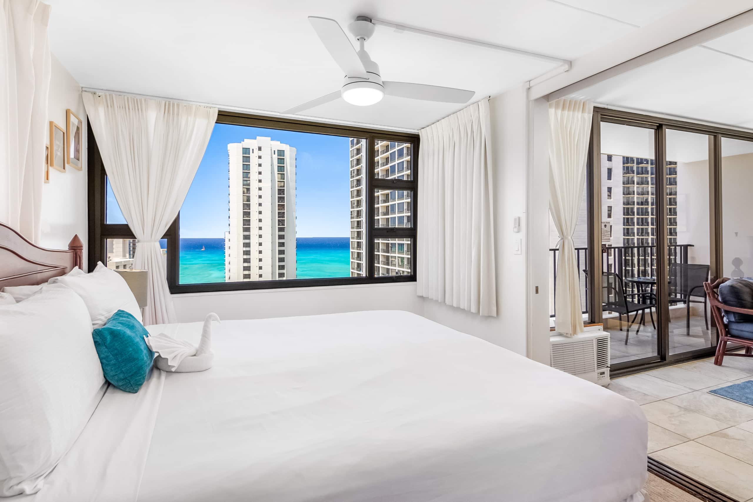 Condo in Honolulu · ★5.0 · 1 bedroom · 2 beds · 1 private bath - Image 28