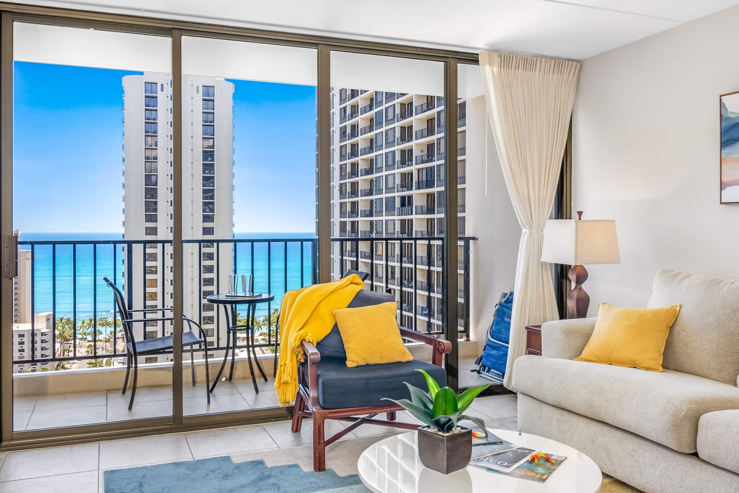 Condo in Honolulu · ★5.0 · 1 bedroom · 2 beds · 1 private bath - Image 15