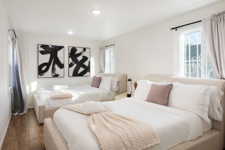 Hollywood Oasis Villa gallery image 2