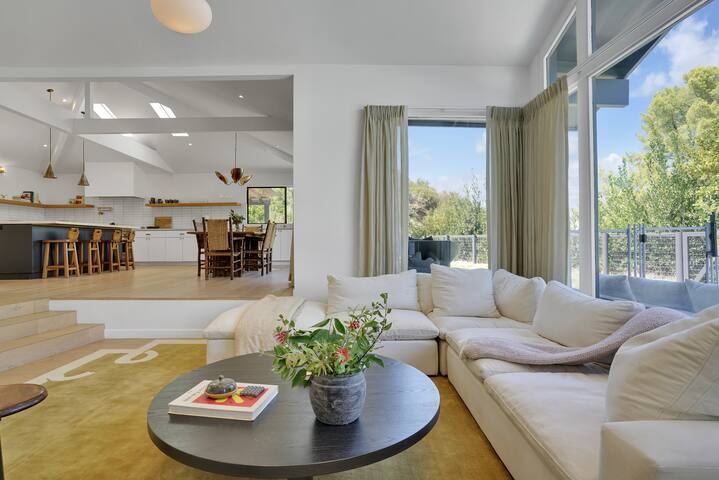 Topanga Oasis: Luxury Living, Heated pool, BBQ gallery image 5