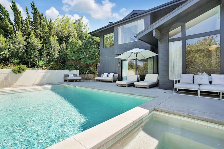 Topanga Oasis: Luxury Living, Heated pool, BBQ