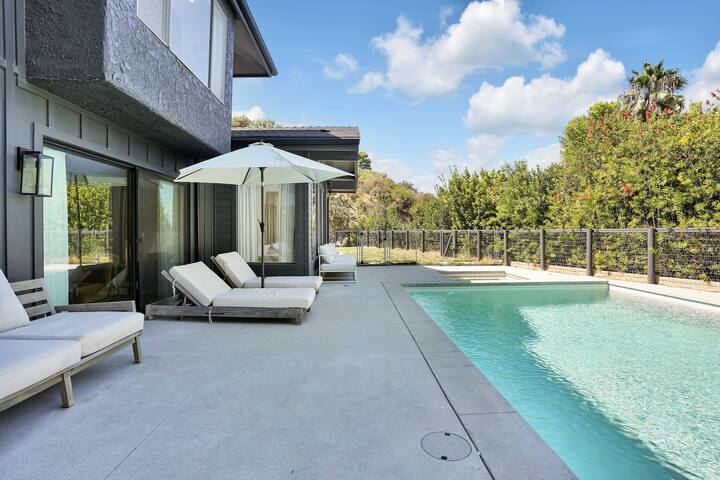 Topanga Oasis: Luxury Living, Heated pool, BBQ gallery image 4