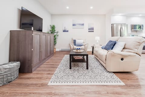 Top Airbnb: Blue Mountain Retreat in Maple Ridge