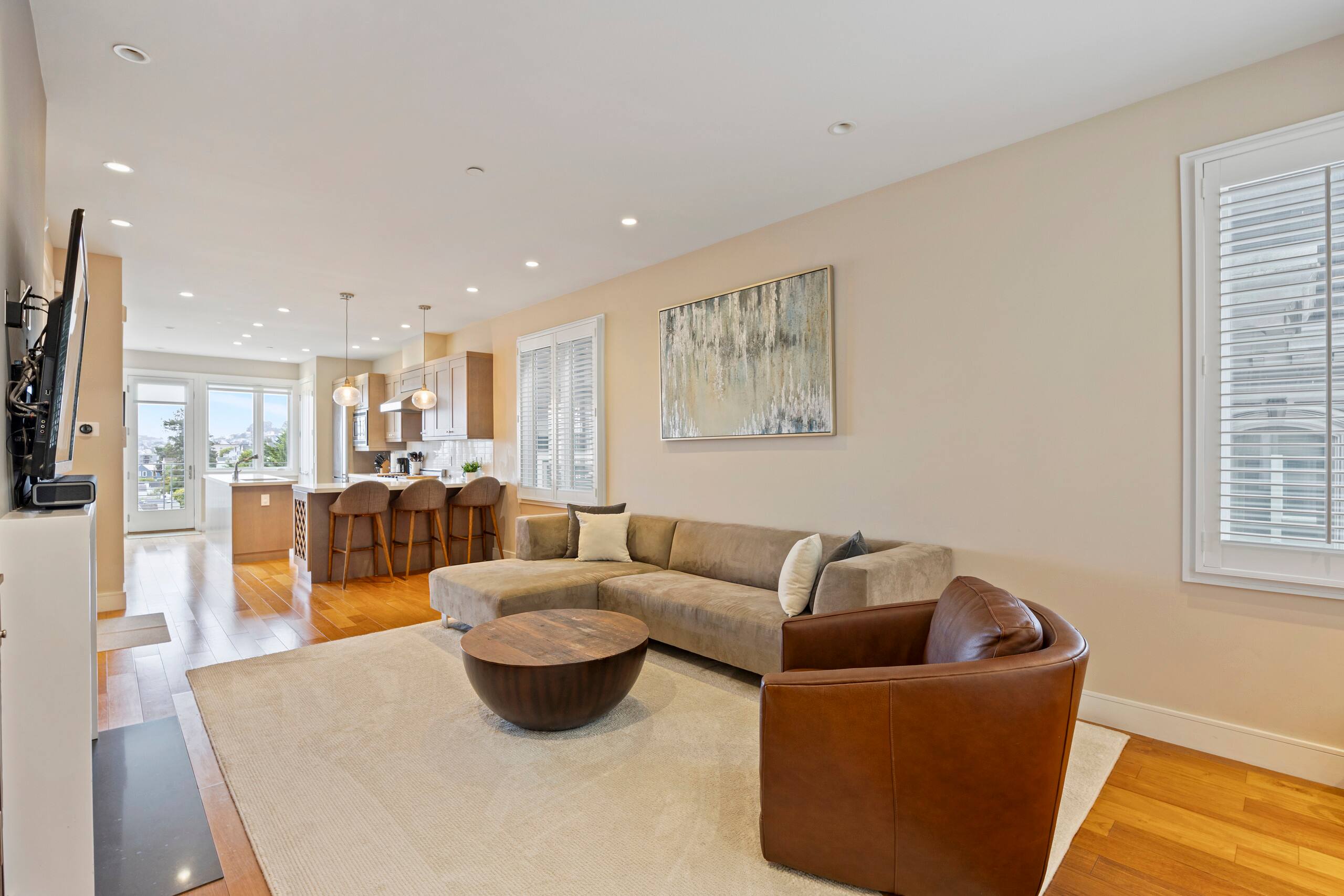 Condo in San Francisco · ★4.99 · 2 bedrooms · 2 beds · 2.5 baths - Image 3