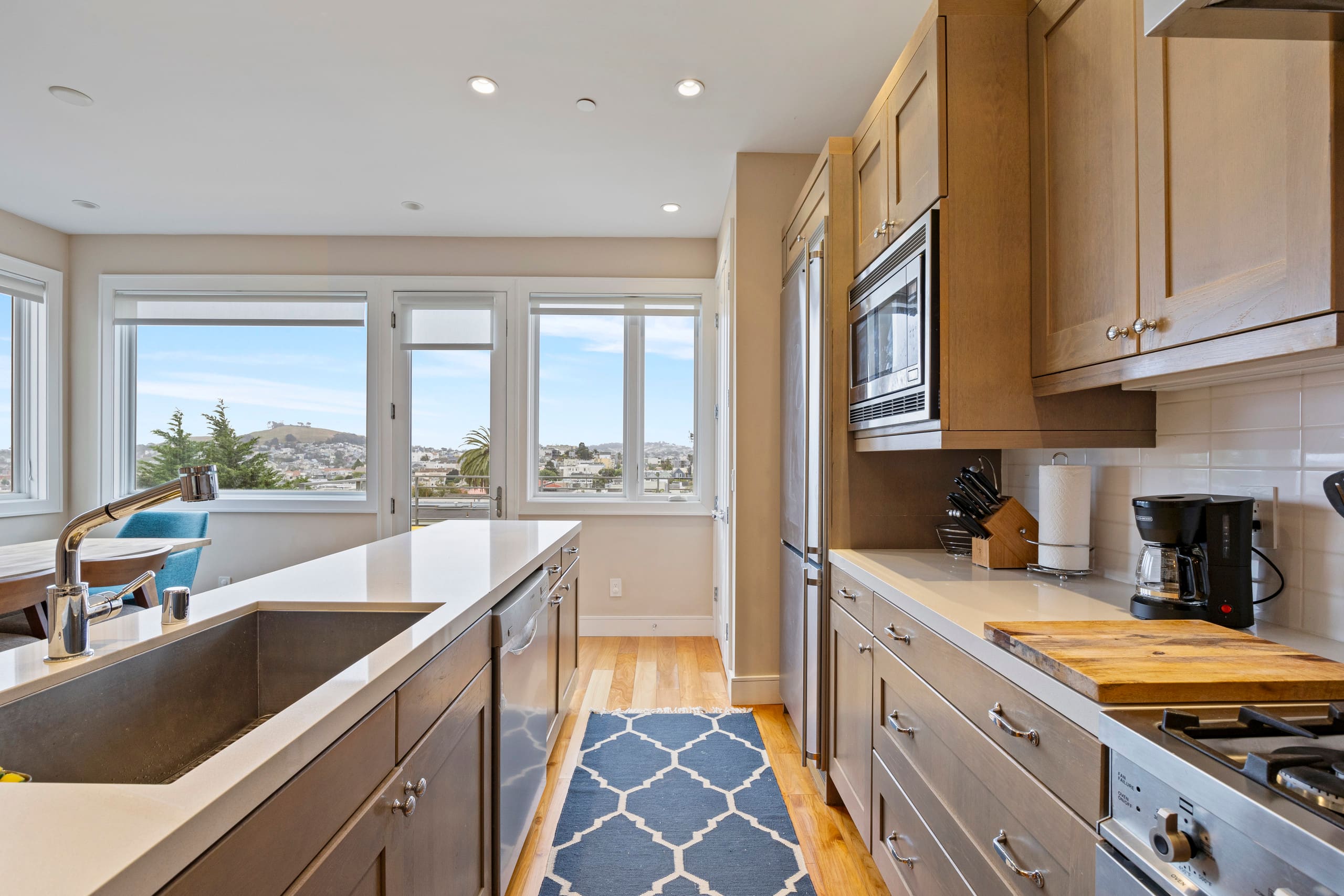 Condo in San Francisco · ★4.99 · 2 bedrooms · 2 beds · 2.5 baths - Image 9