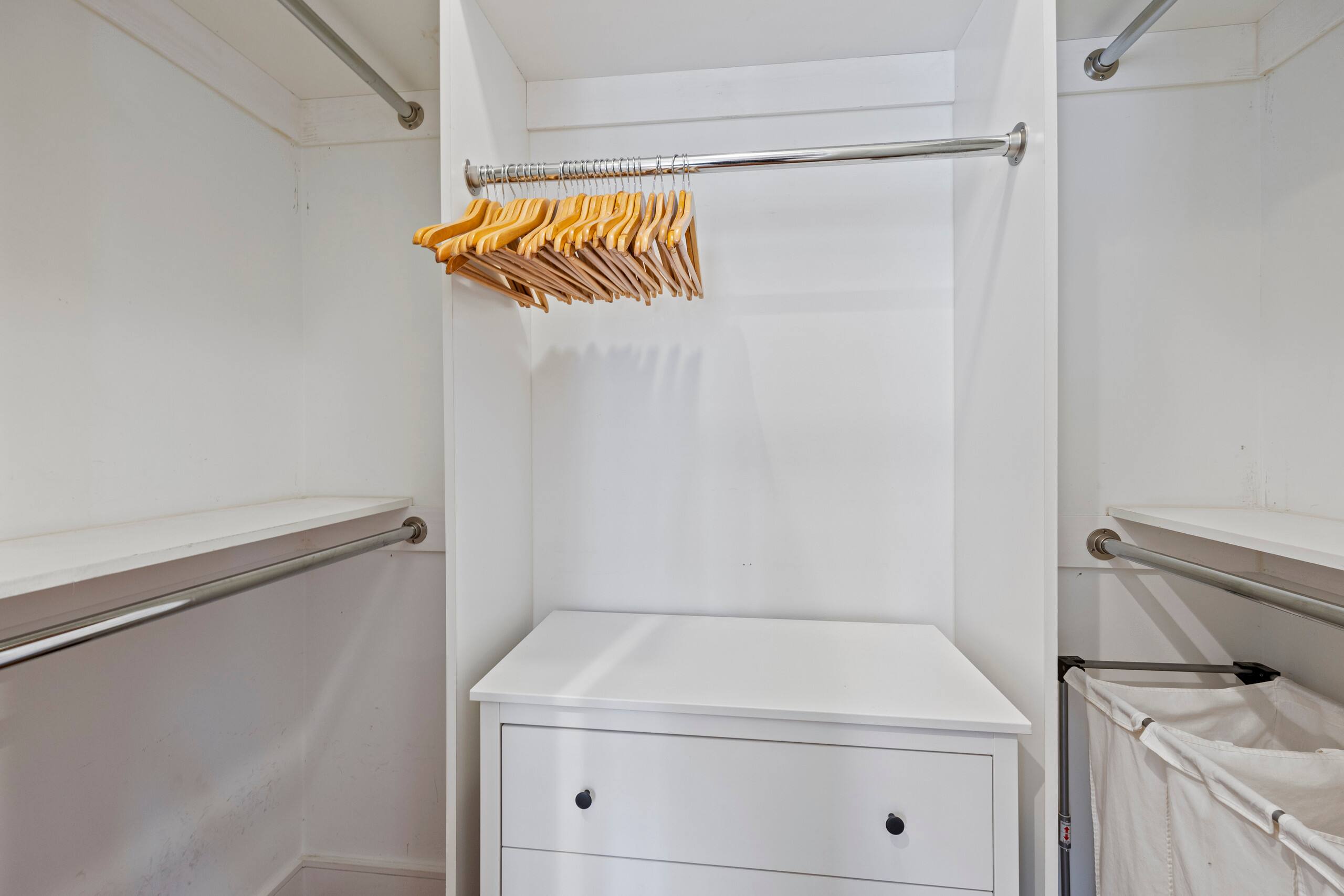 Condo in San Francisco · ★4.99 · 2 bedrooms · 2 beds · 2.5 baths - Image 17