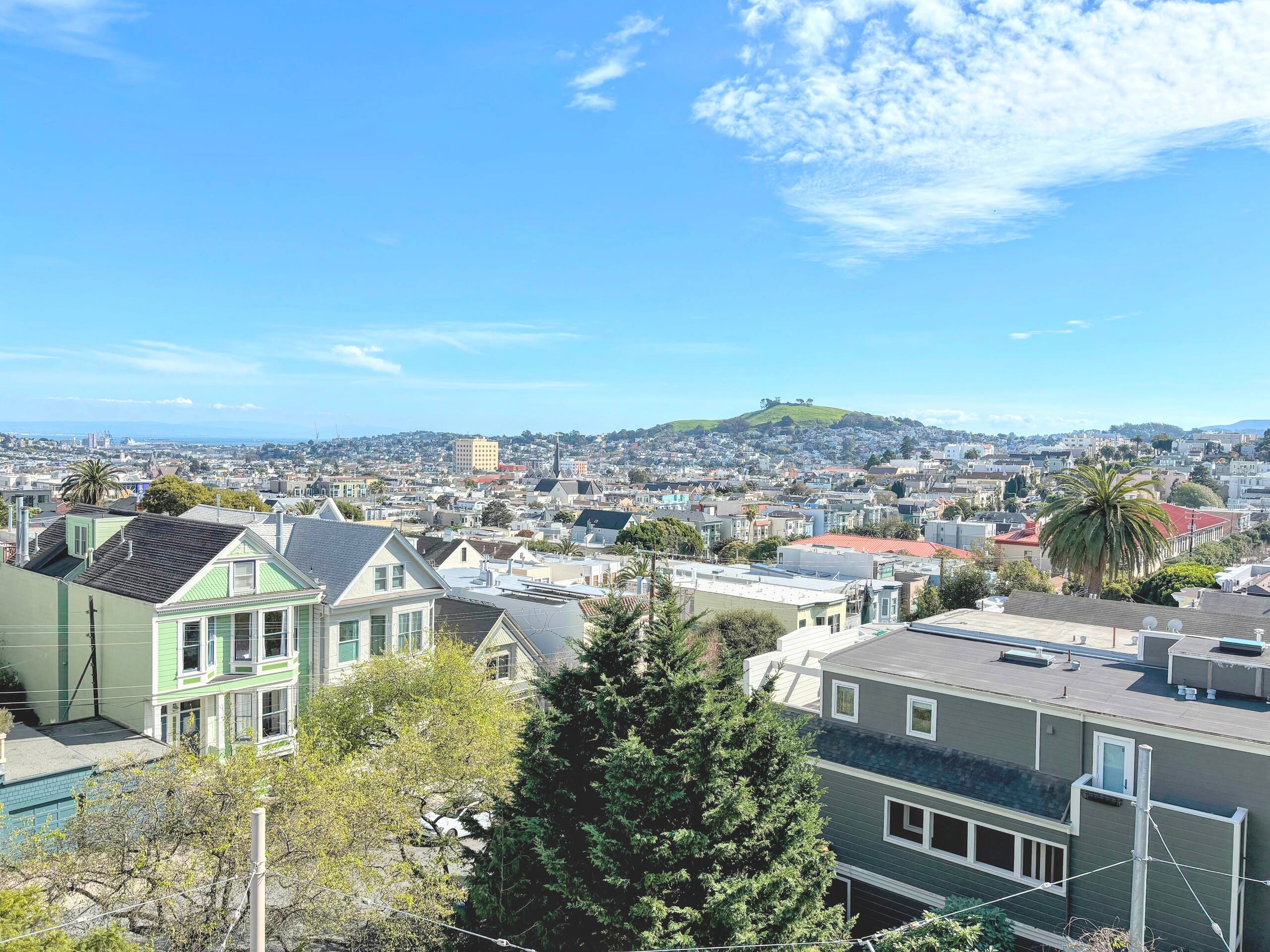 Condo in San Francisco · ★4.99 · 2 bedrooms · 2 beds · 2.5 baths - Image 27