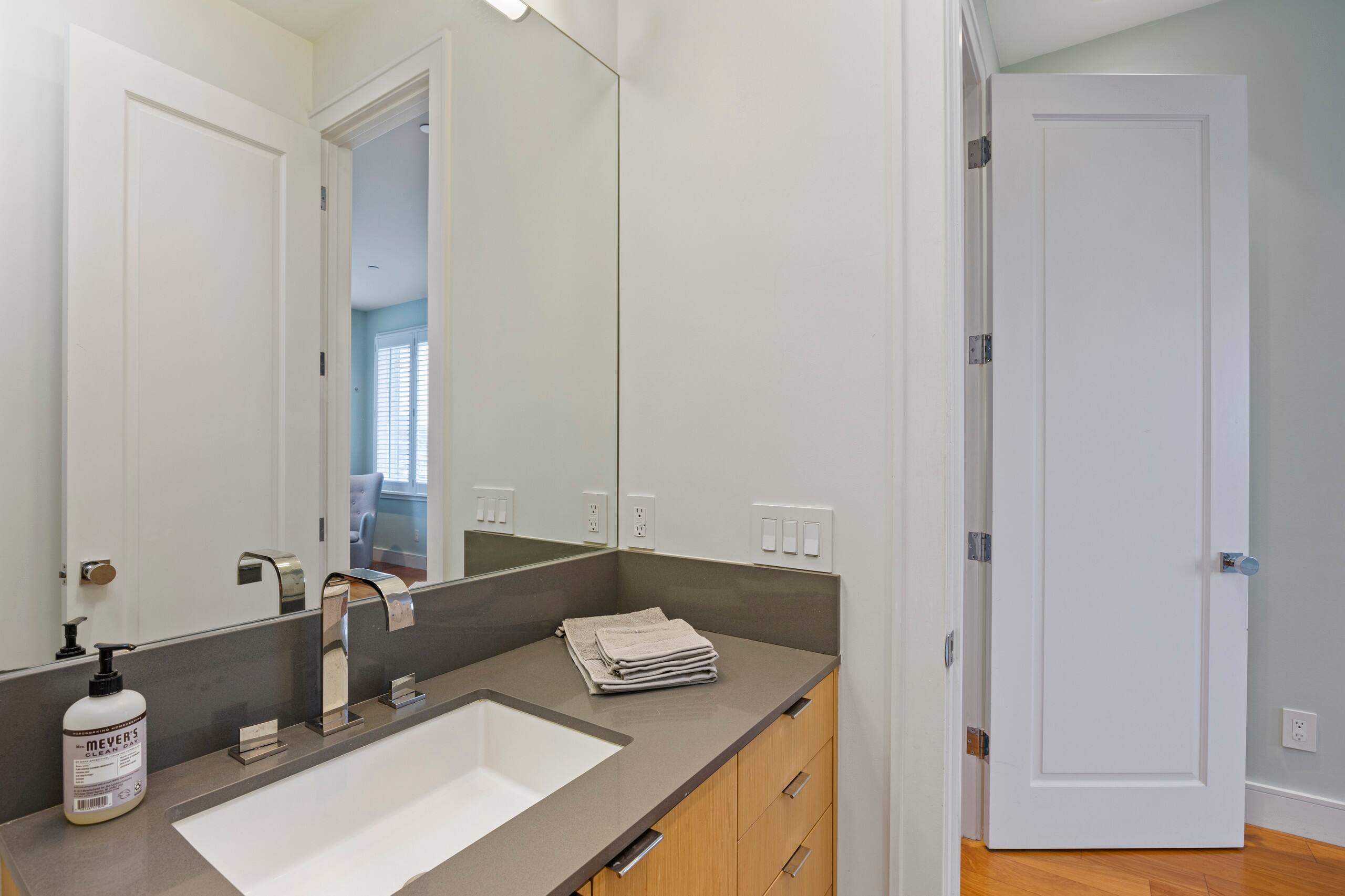 Condo in San Francisco · ★4.99 · 2 bedrooms · 2 beds · 2.5 baths - Image 34