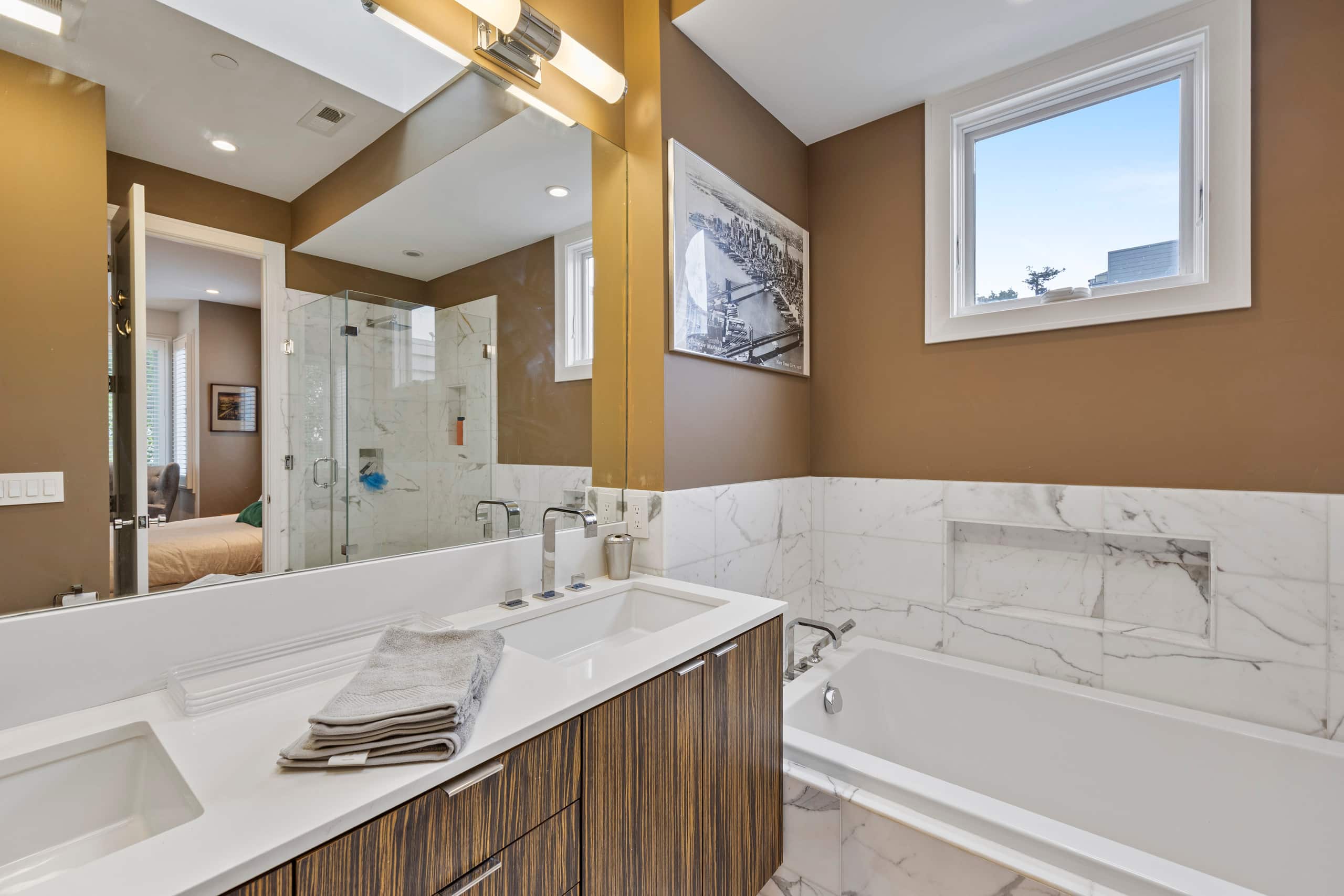 Condo in San Francisco · ★4.99 · 2 bedrooms · 2 beds · 2.5 baths - Image 30