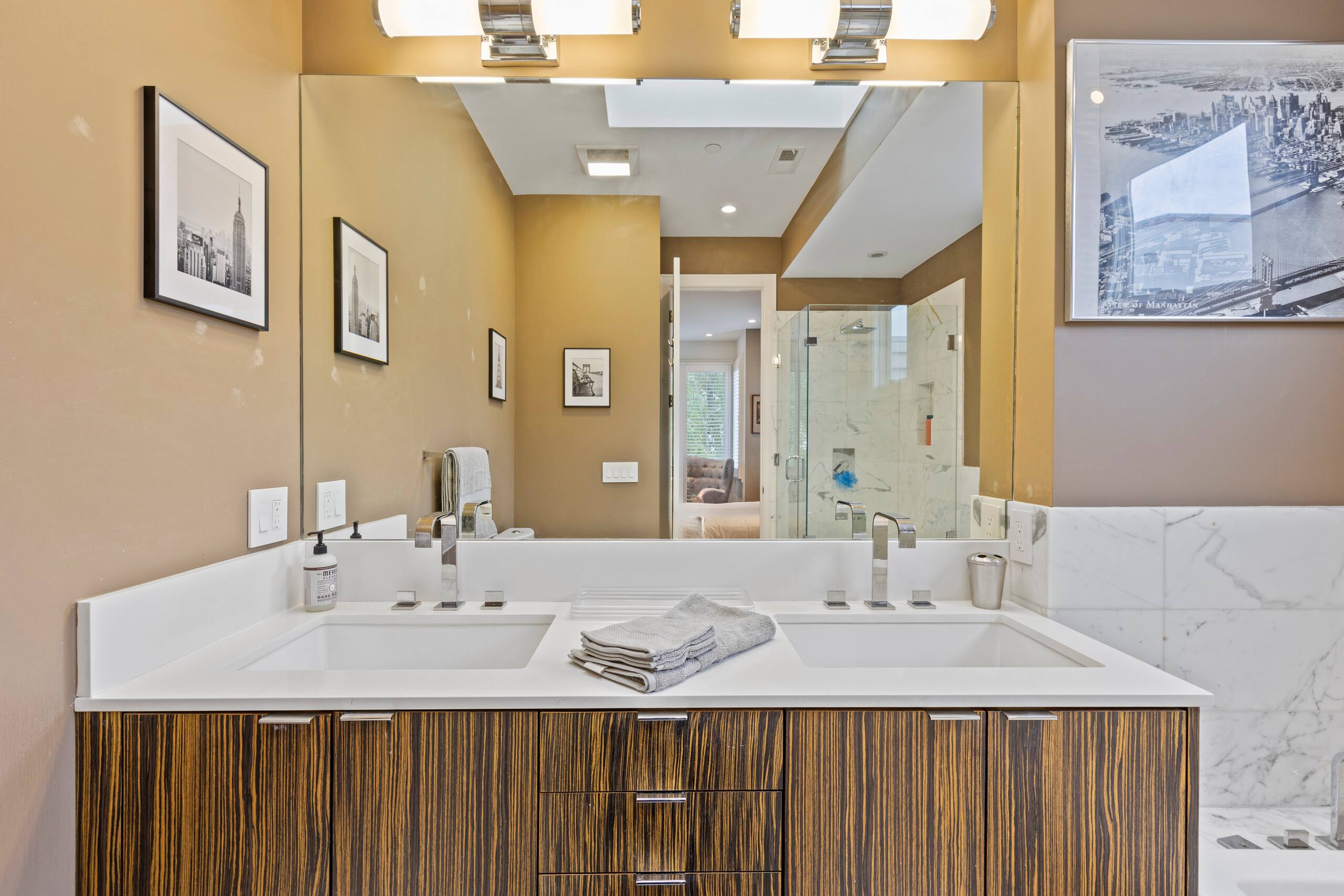 Condo in San Francisco · ★4.99 · 2 bedrooms · 2 beds · 2.5 baths - Image 29