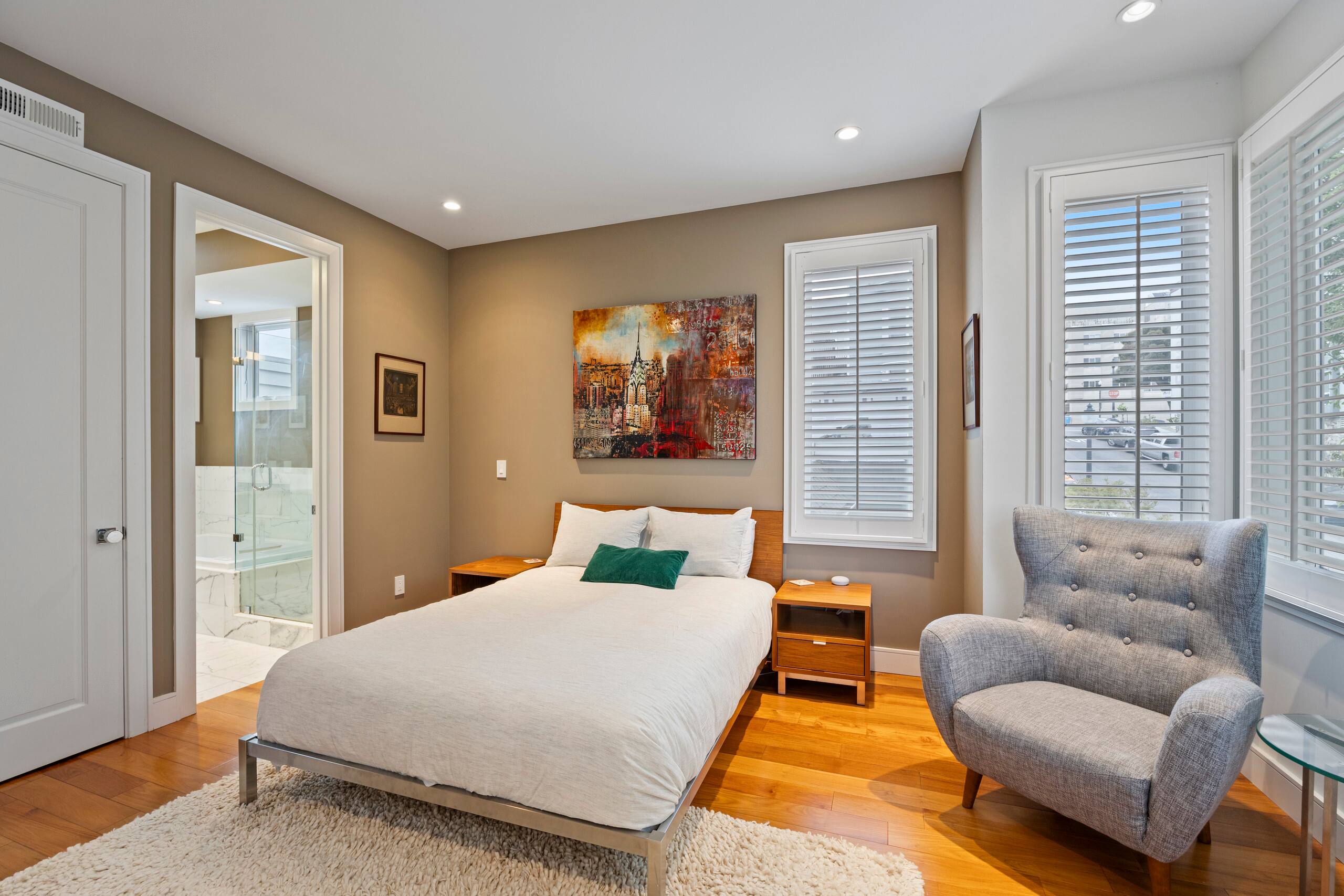 Condo in San Francisco · ★4.99 · 2 bedrooms · 2 beds · 2.5 baths - Image 14