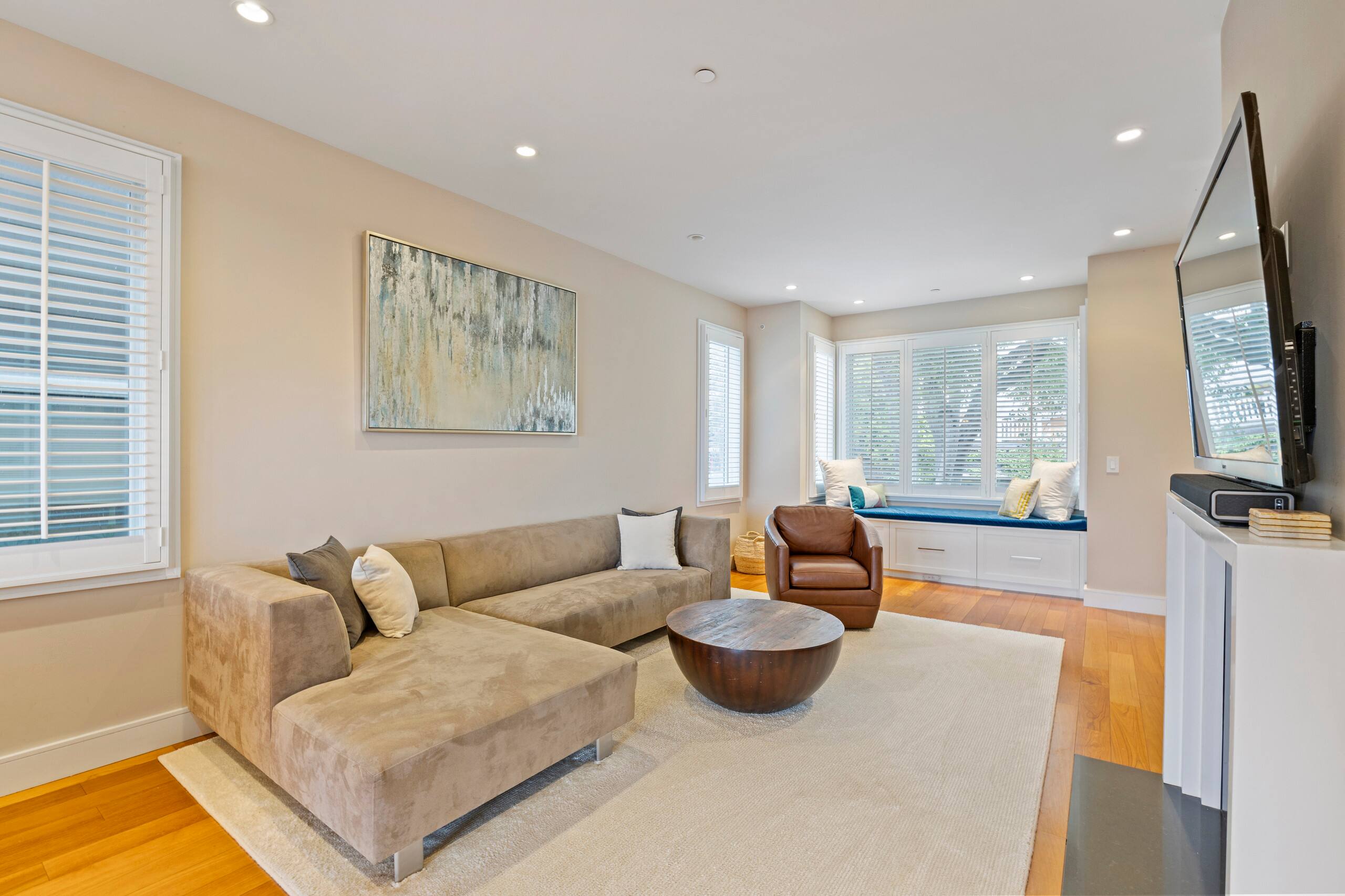 Condo in San Francisco · ★4.99 · 2 bedrooms · 2 beds · 2.5 baths - Image 2