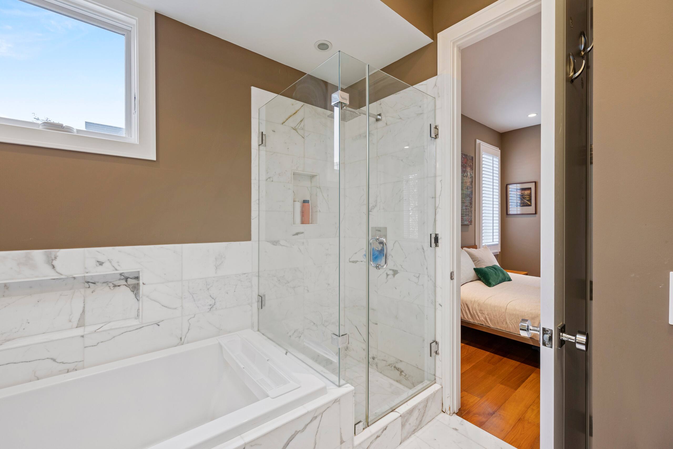 Condo in San Francisco · ★4.99 · 2 bedrooms · 2 beds · 2.5 baths - Image 31