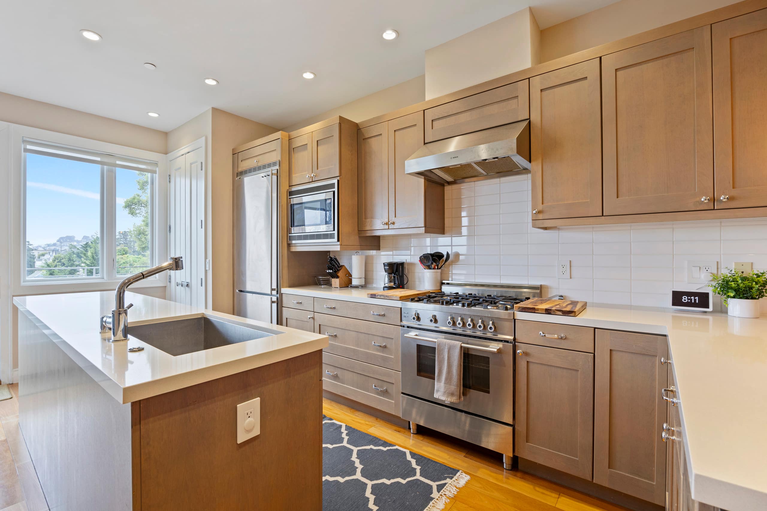 Condo in San Francisco · ★4.99 · 2 bedrooms · 2 beds · 2.5 baths - Image 8