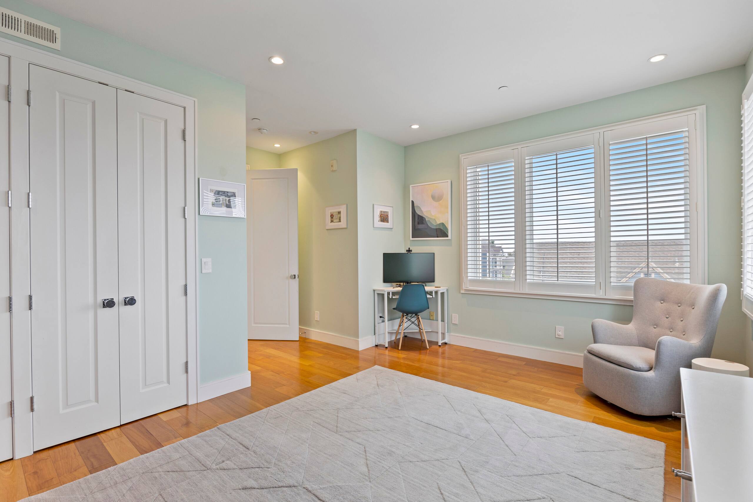 Condo in San Francisco · ★4.99 · 2 bedrooms · 2 beds · 2.5 baths - Image 23