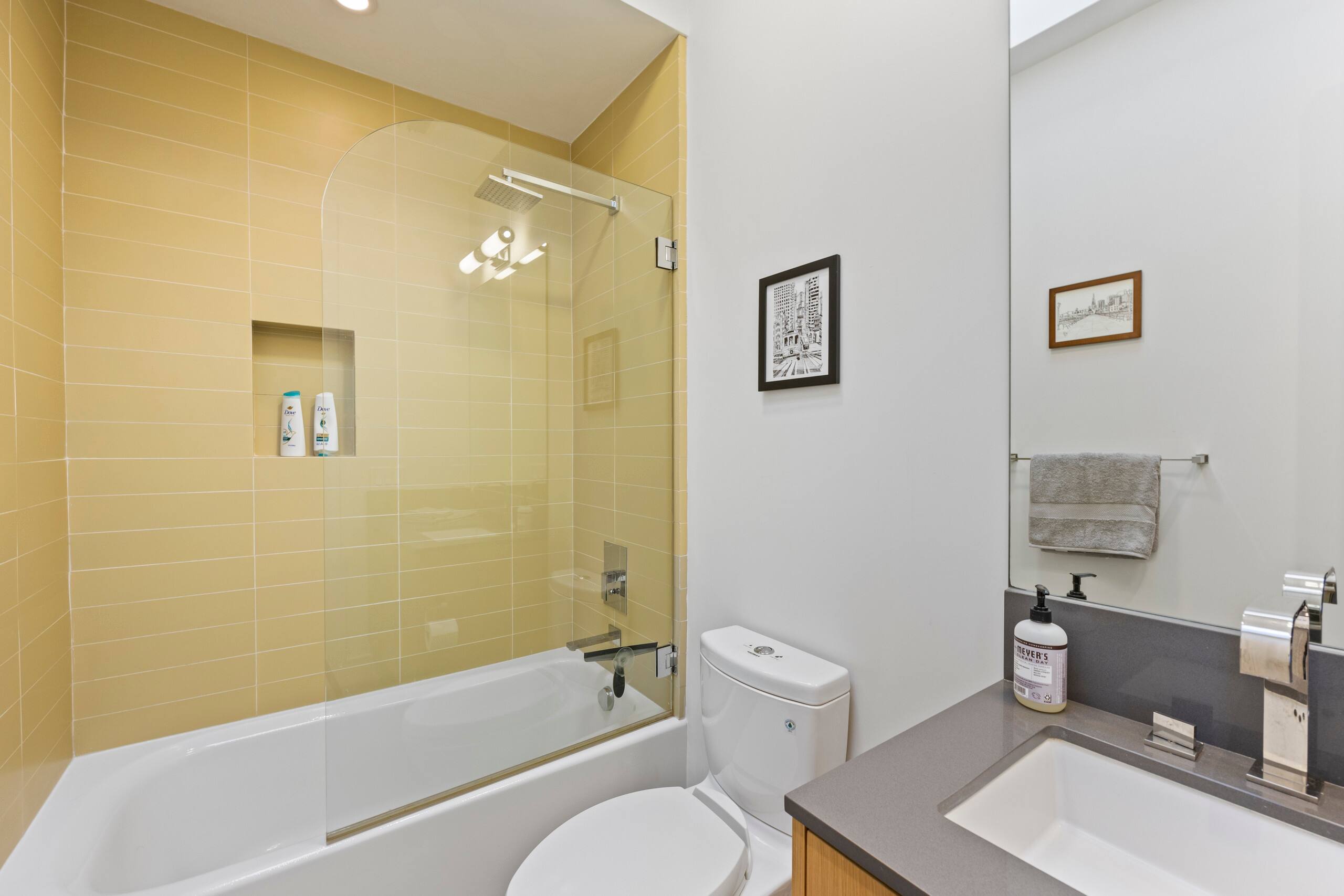 Condo in San Francisco · ★4.99 · 2 bedrooms · 2 beds · 2.5 baths - Image 33