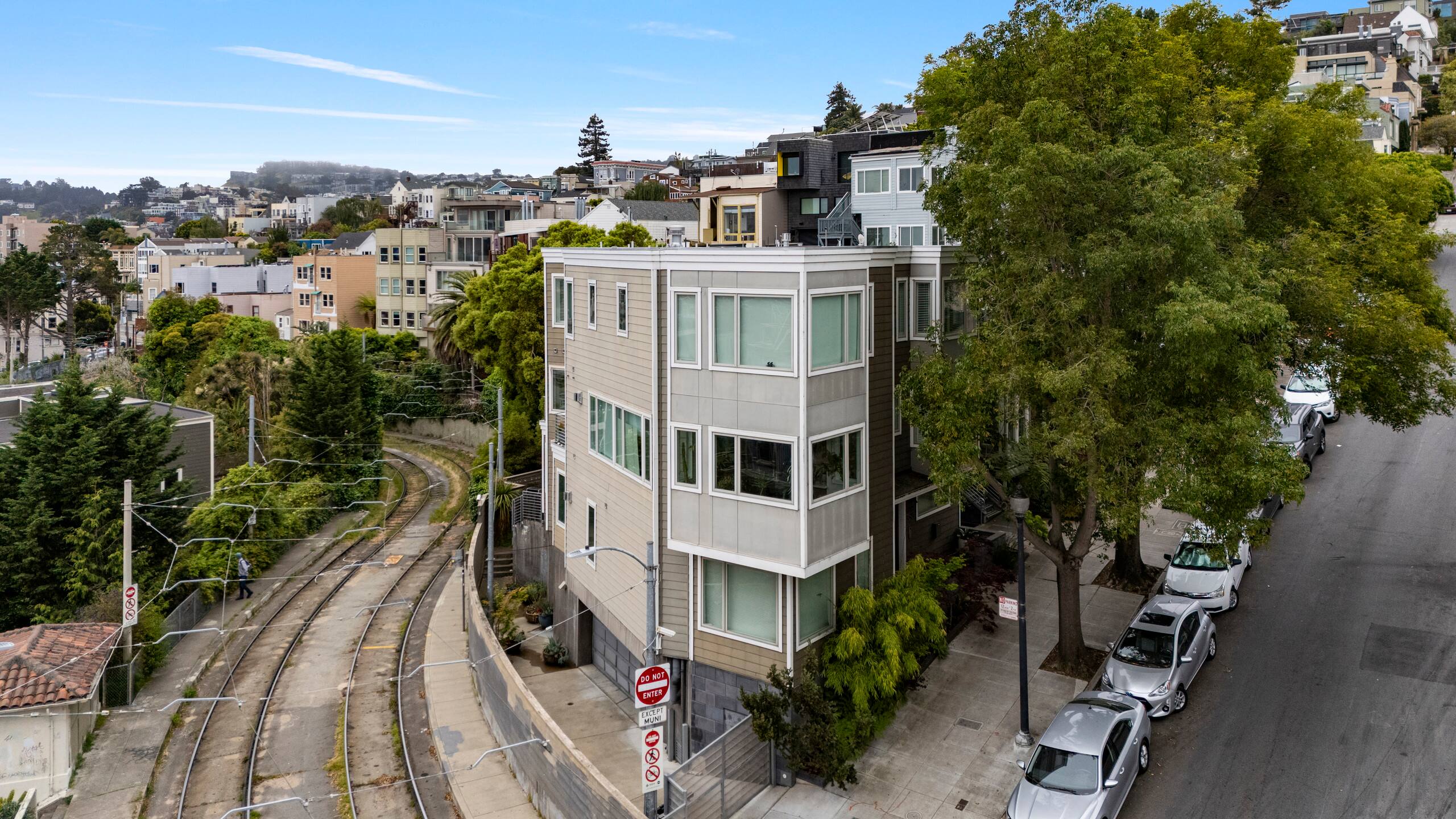 Condo in San Francisco · ★4.99 · 2 bedrooms · 2 beds · 2.5 baths - Image 51