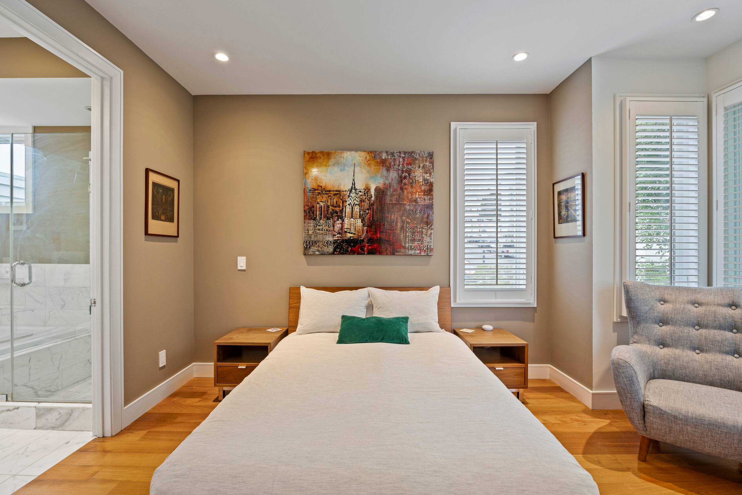 Condo in San Francisco · ★4.99 · 2 bedrooms · 2 beds · 2.5 baths - Image 15