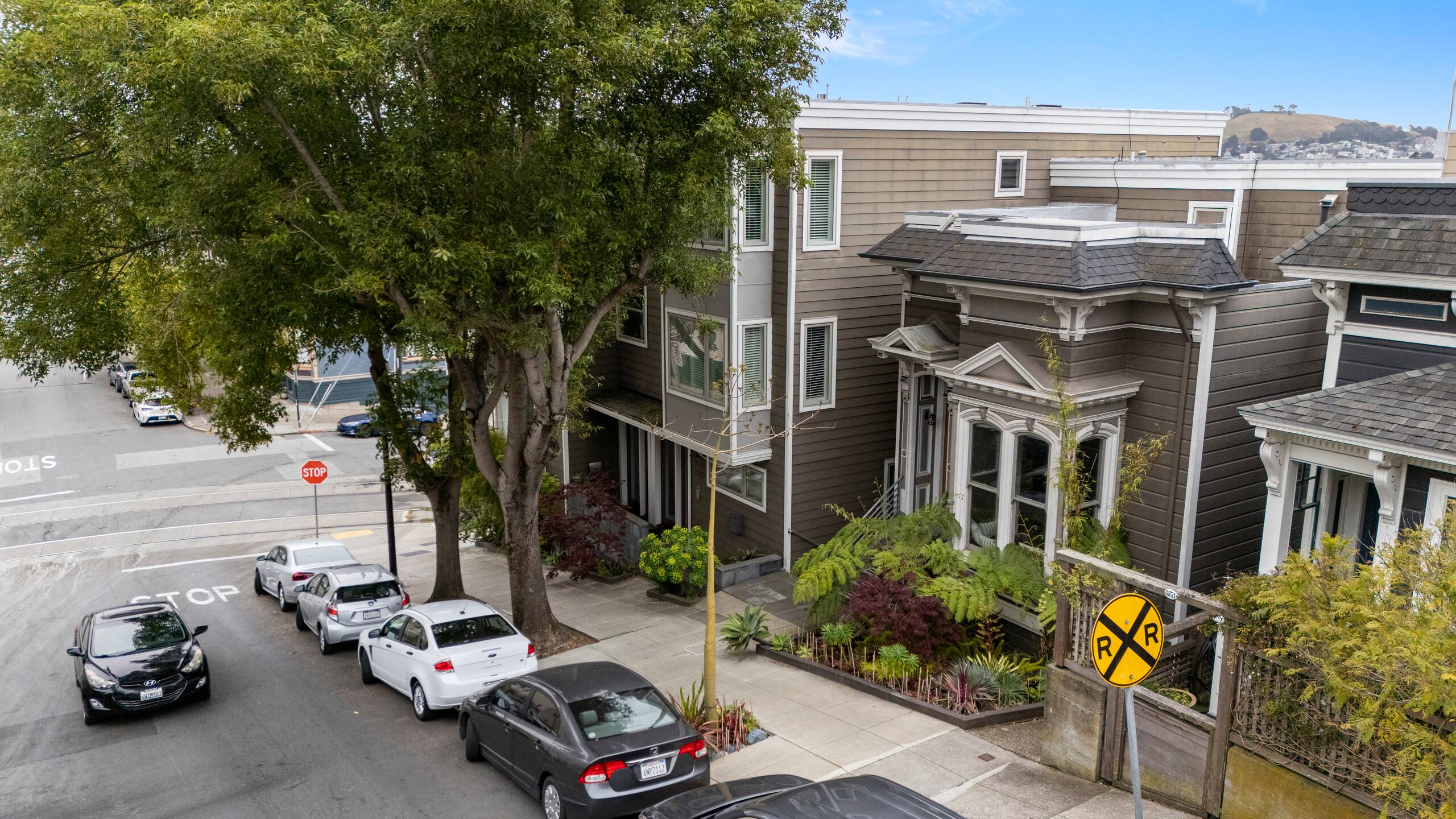 Condo in San Francisco · ★4.99 · 2 bedrooms · 2 beds · 2.5 baths - Image 50