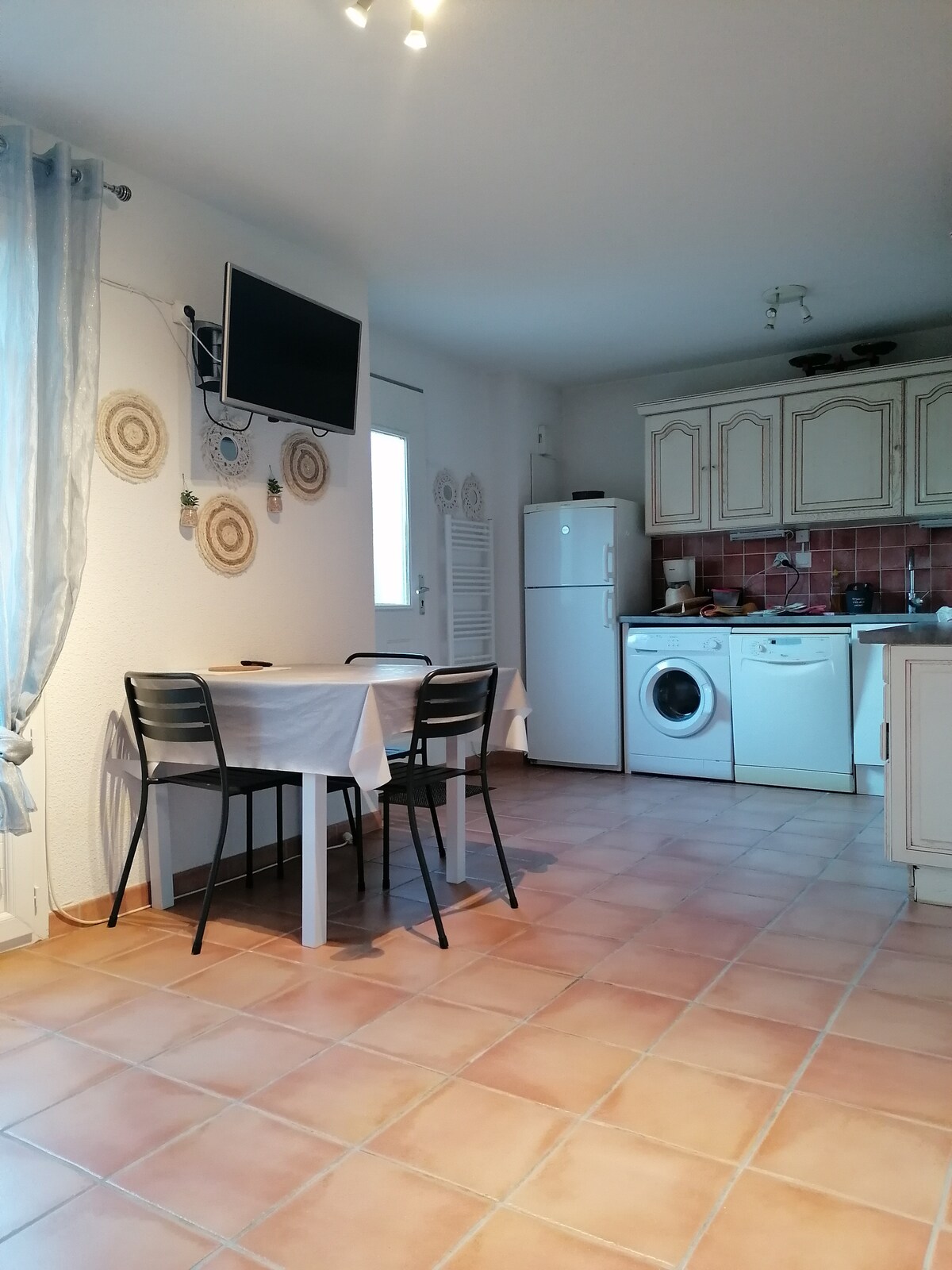 Annuncio Airbnb popolare: 4/5 P House in residence with pool a Aigues Mortes