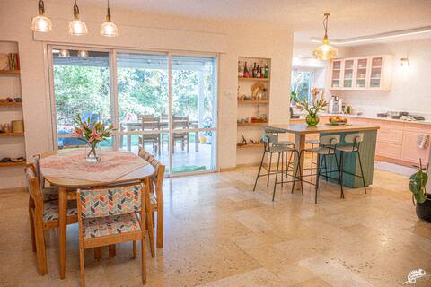 Opulent Living in a Spacious Villa & a Lush Garden