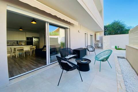 Stylish & Fully Equipped Apartment Near the Beach