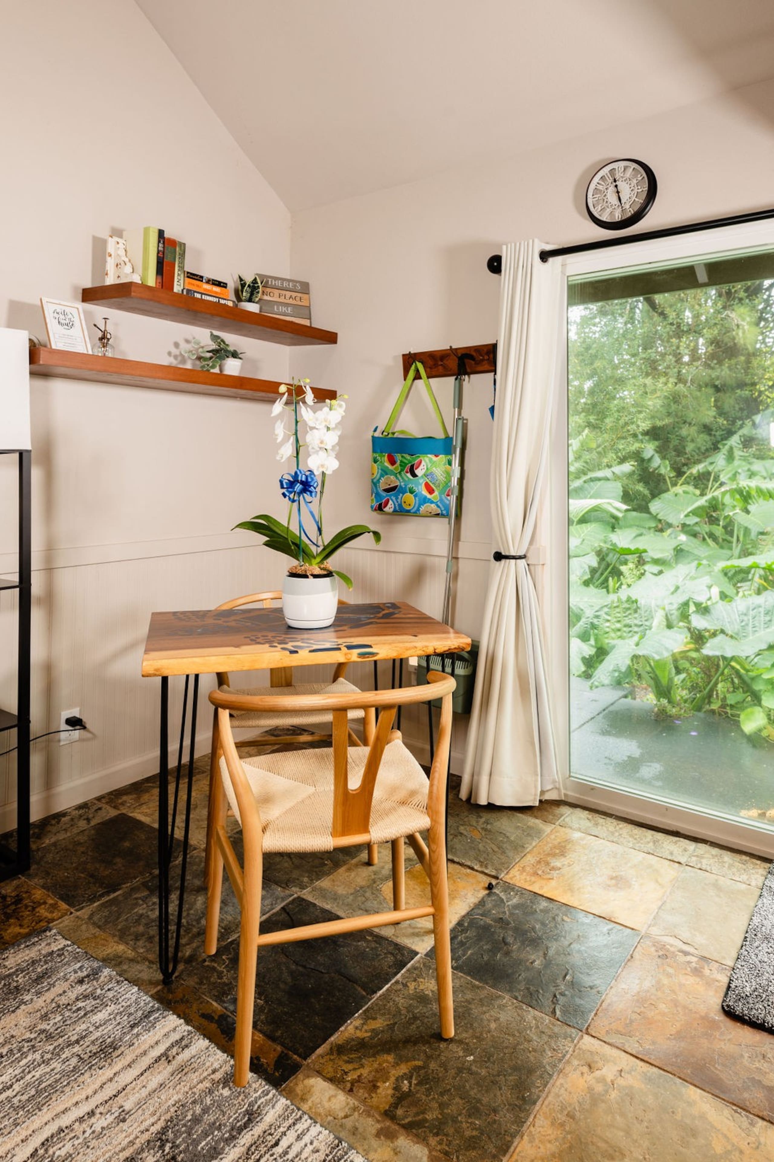 Guesthouse in Waimea · ★4.93 · 1 bedroom · 2 beds · 1 private bath - Image 14