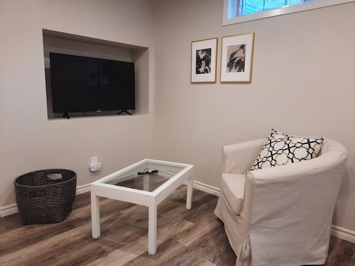 Basement Studio With Private Entrance And Parking - Ottawa