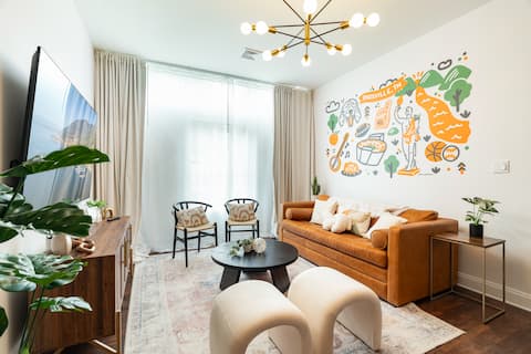 Popular Airbnb listing: The Hexagon Suite (on UT Campus & Free Parking) in Knoxville