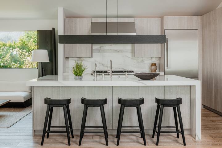 3BR House in Hollywood Hills w/Pool, Jacuzzi & Gym gallery image 2