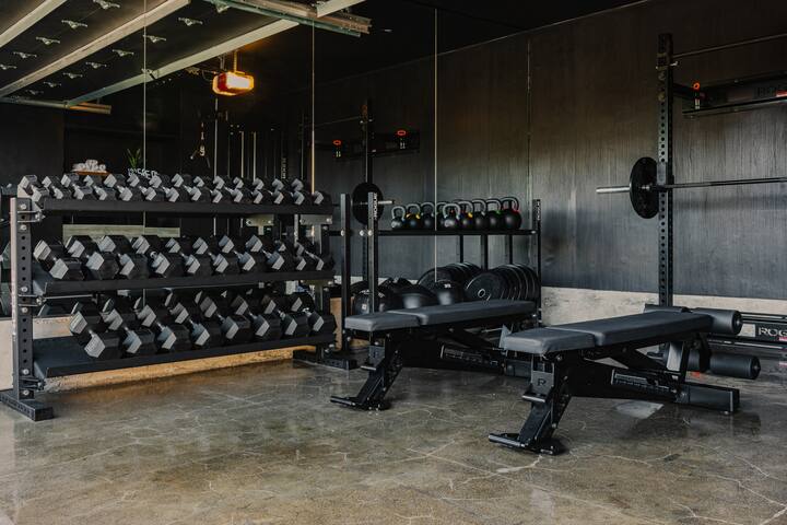 3BR House in Hollywood Hills w/Pool, Jacuzzi & Gym gallery image 5