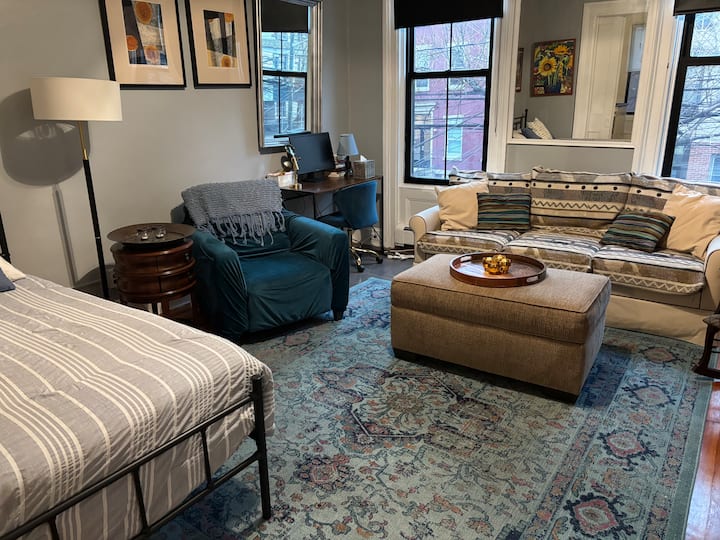 Cozy Vintage Hoboken Studio Apt - Hoboken, NJ