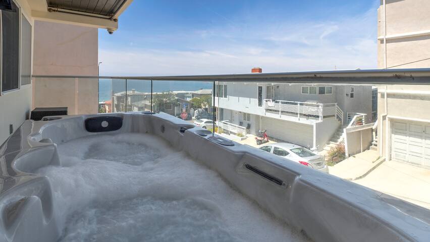 Luxe & Comfy Gem: Ocean View Decks, Hot Tub gallery image 3