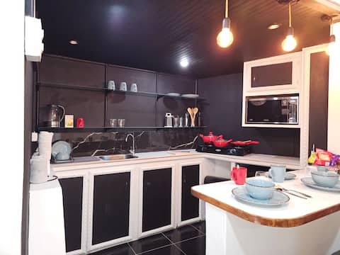 Stylish 3 bed studio near the Ave. work or explore