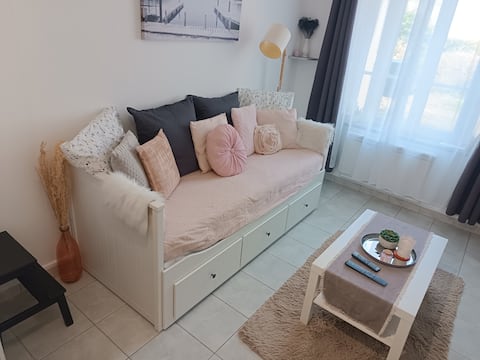Successful Airbnb property: Katia's nest: cozy studio close to the sea. in Bernières Sur Mer