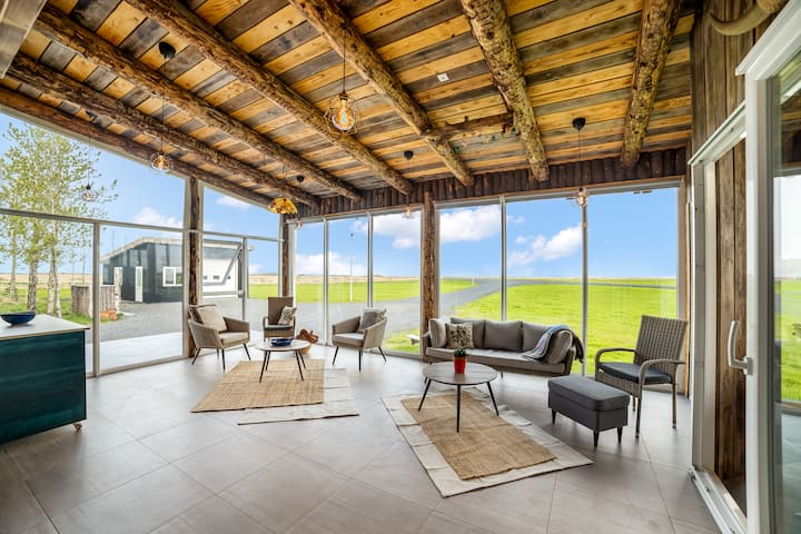 Family Retreat With Indoor Jacuzzi & Game Room - Iceland