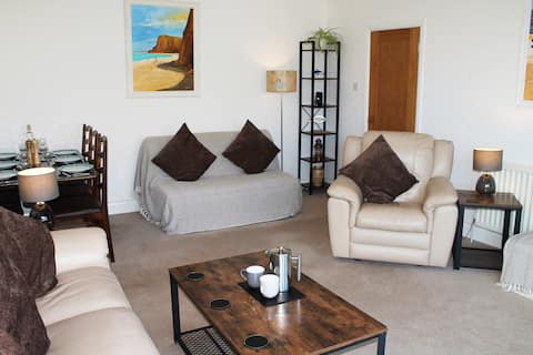 Top Airbnb: “Dolphins” Swanage Apartment for 2 to 4 Guests in Swanage