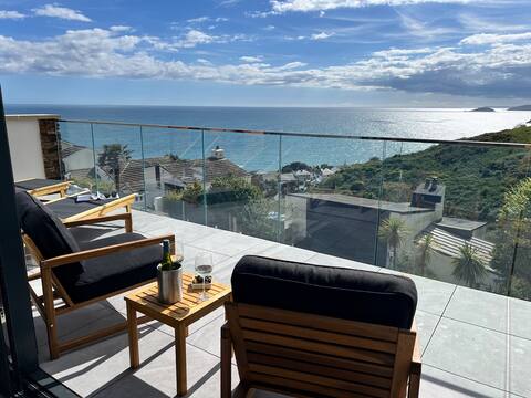 Sunkeeper - Luxury home with sea views & hot tub